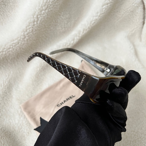 Auth Chanel Vintage Quilted Retro Tortoise Logo Sunglasses - Picture 5 of 9